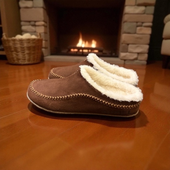 Sorel Men’s Falcon Ridge II Chocolate Suede Slippers with Cream Fur Lining - Picture 7 of 11